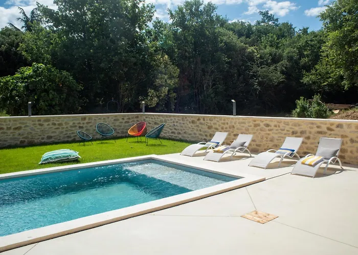 Casa de Férias Mas En Pierre 10 Personnes - Piscines Interieure & Exterieure Saint-Andre-d'Olerargues